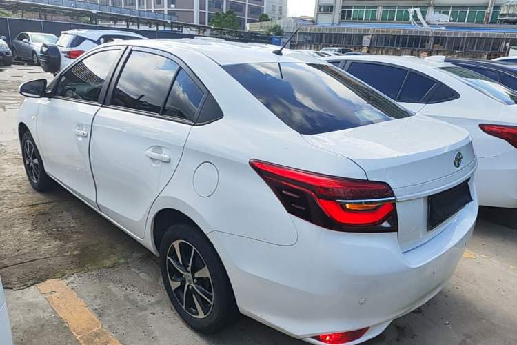 Toyota Yaris 2021 — 4