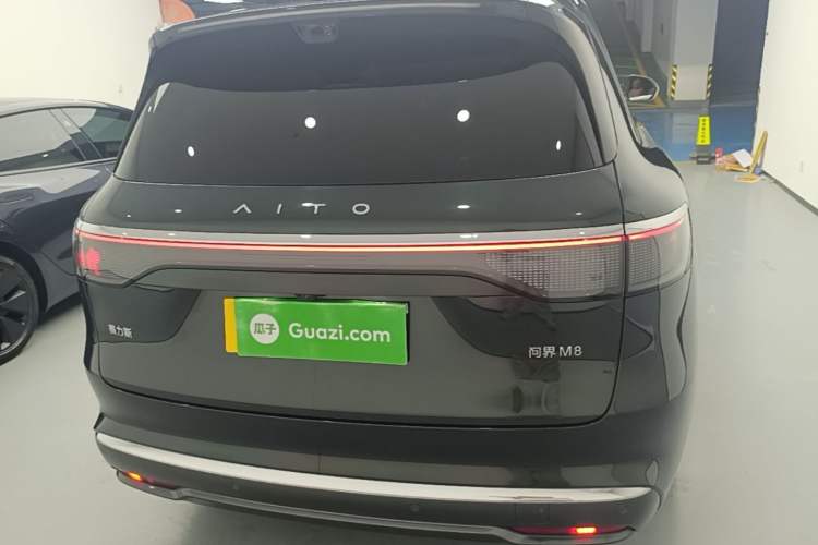 AITO M8 2025 — 5