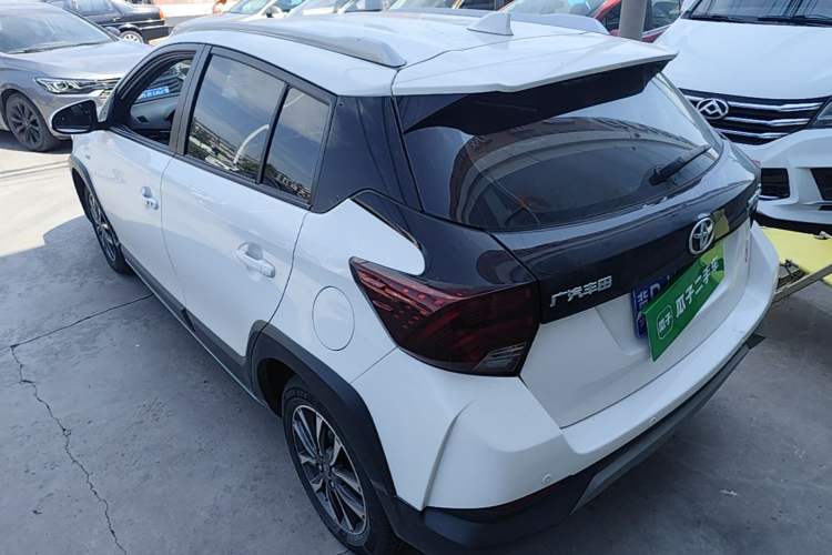 Toyota YARiS L 2022 — фото 4