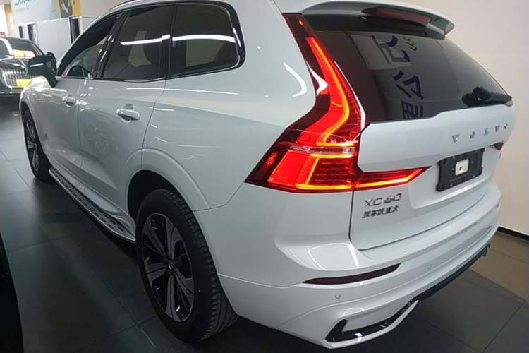 Volvo xc60 2024 — фото 4