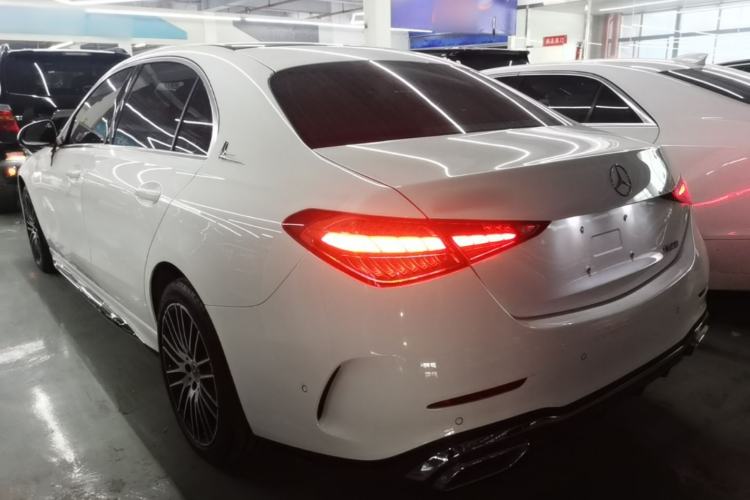 Mercedes-Benz C 260 L 2024 — 4