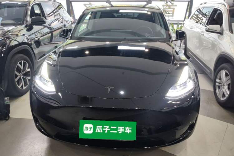 Tesla Model Y 2023 — 2