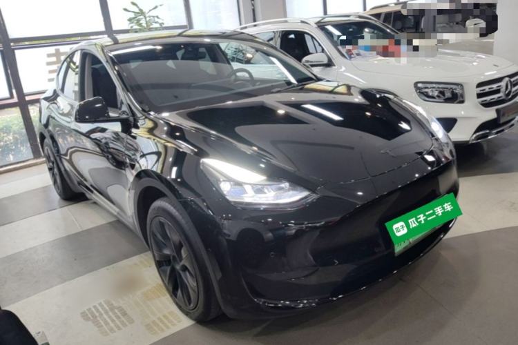 Tesla Model Y 2023 — 3