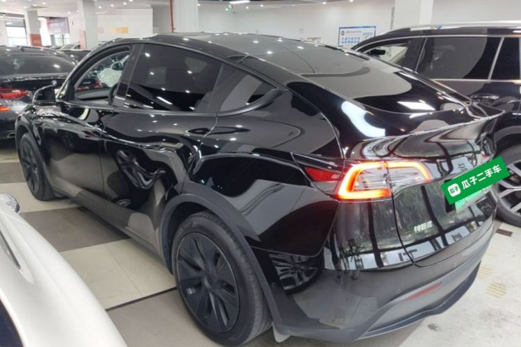 Tesla Model Y 2023 — 4