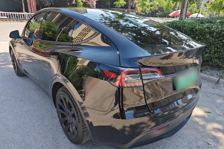 Tesla Model Y 2021 — 4