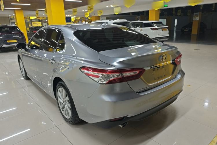 Toyota Camry 2021 — 4