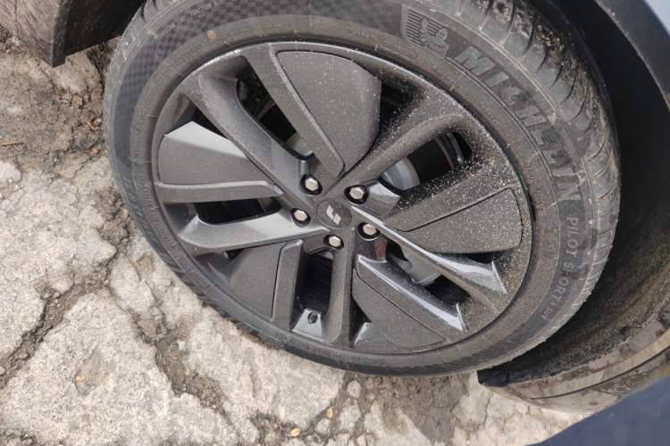 Li Auto L9 2022 — 5