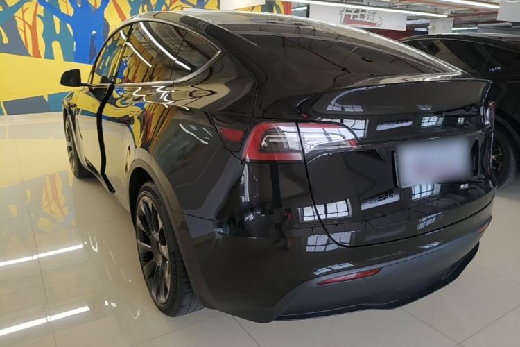 Tesla Model Y 2022 — 4