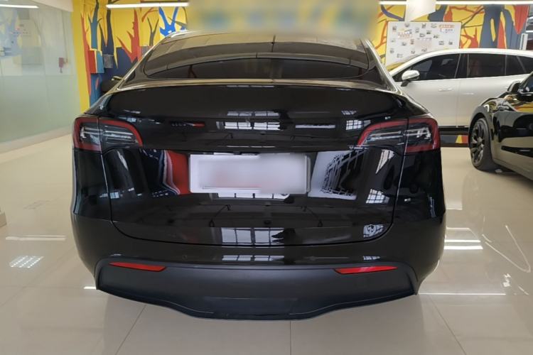 Tesla Model Y 2022 — 5