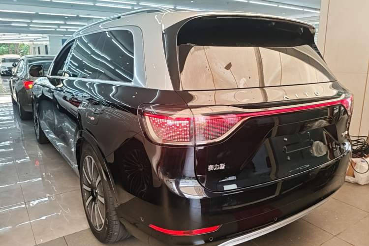 AITO M9 2024 — 4