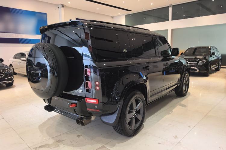Land Rover Defender 110 2025 — 3