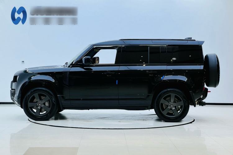 Land Rover Defender 110 2025 — 5