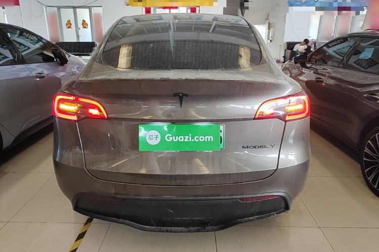 Tesla Model Y 2022 — 5