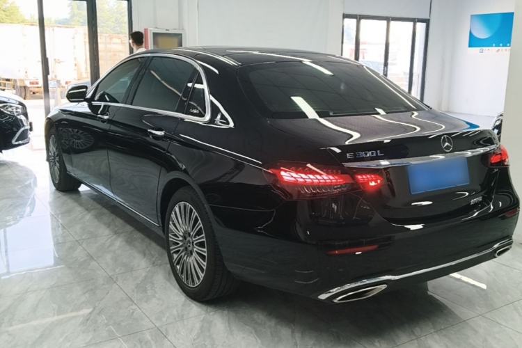 Mercedes-Benz E 300 L 2023 — 4