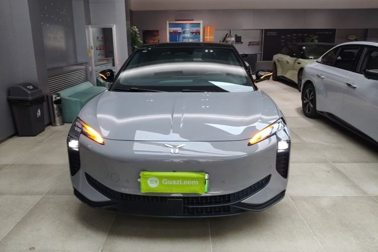 Hongqi EH7 2024 — 2
