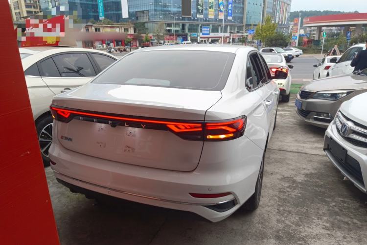 Geely Emgrand 2022 — 4