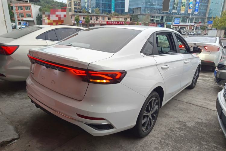 Geely Emgrand 2022 — 5