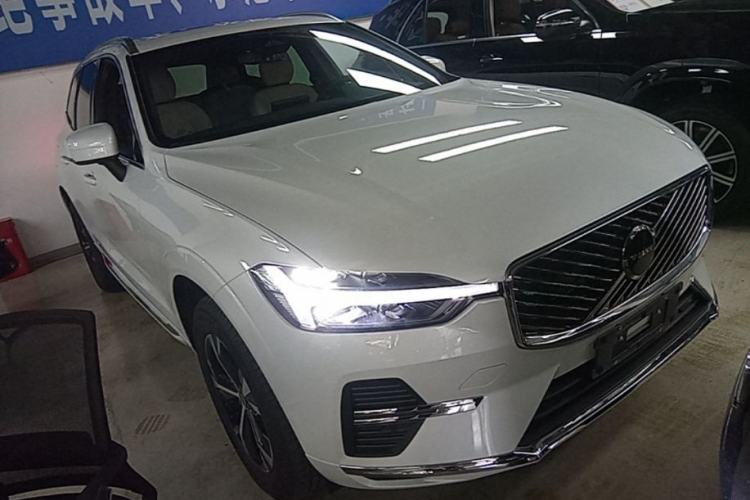 Volvo XC60 2026 — 3