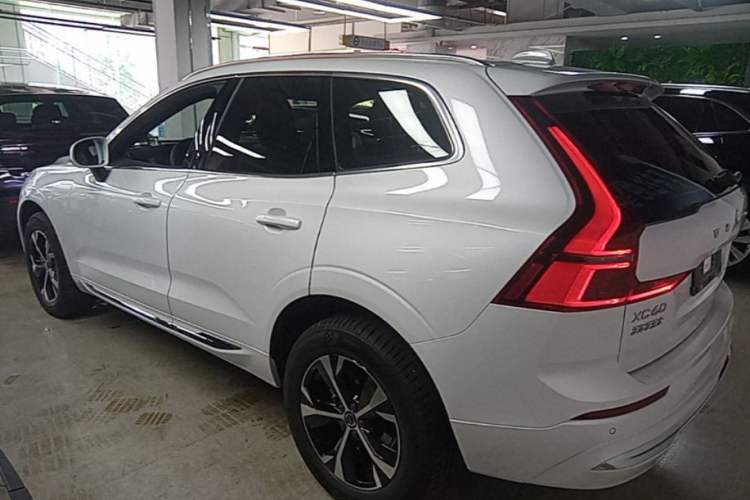 Volvo XC60 2026 — 4