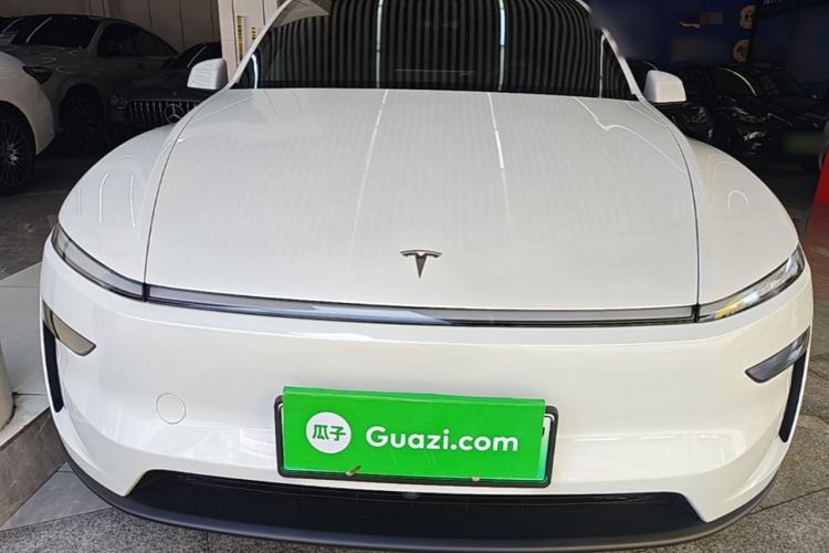 Tesla Model Y 2026 — 2