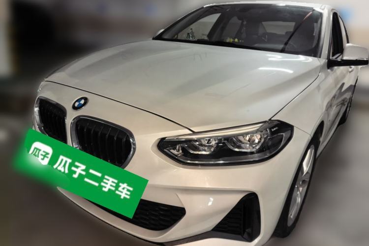 BMW 120i 2020 — фото 1