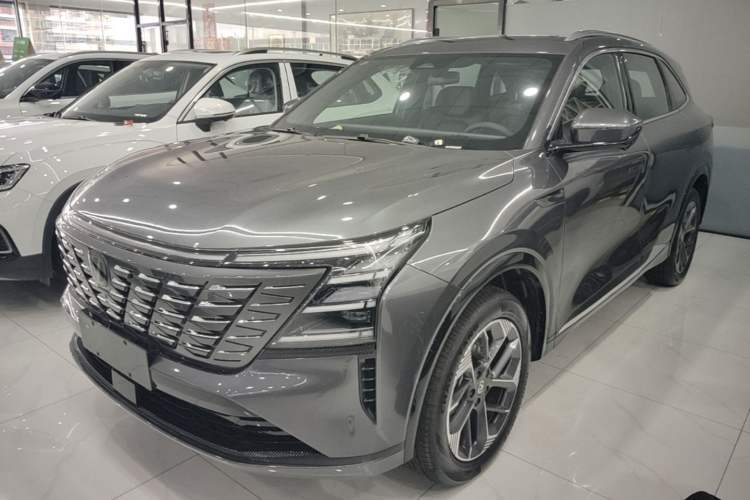 ChangAn CS75 PLUS 2025 — фото 1
