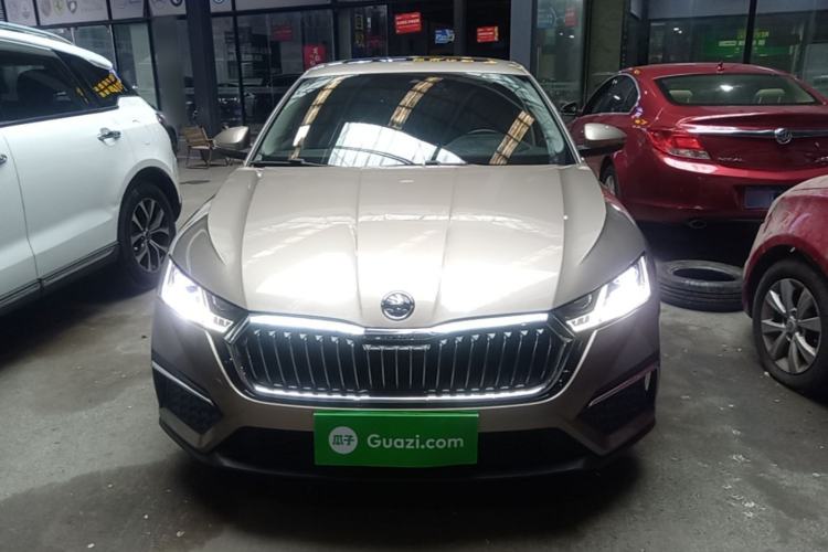Skoda Octavia 2022 — фото 2