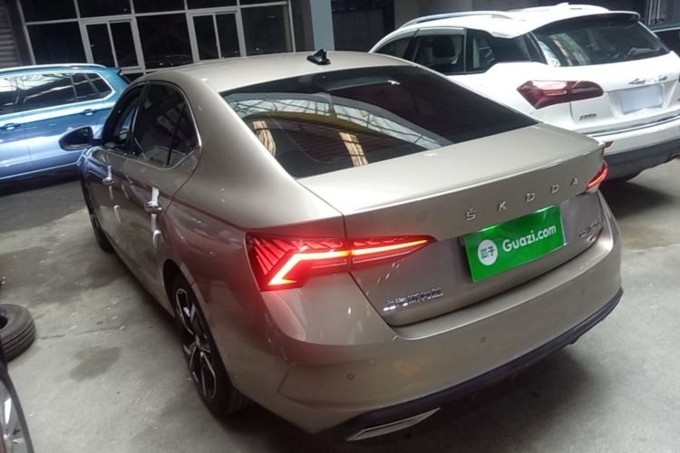 Skoda Octavia 2022 — фото 4