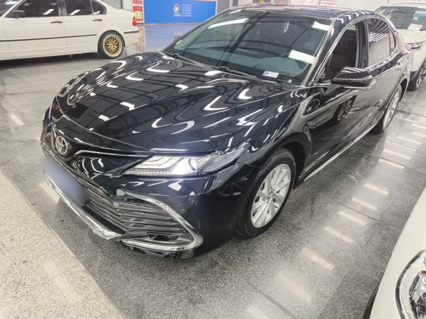 Toyota Camry 2023 — фото 1