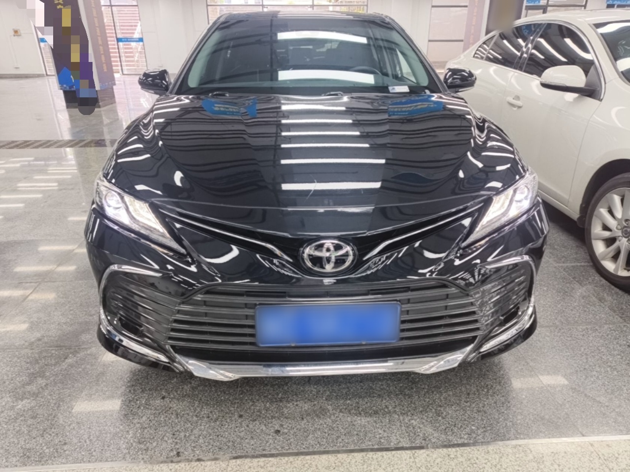 Toyota Camry 2023 — фото 2
