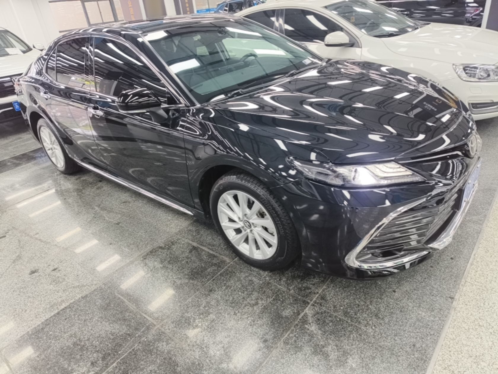 Toyota Camry 2023 — фото 3