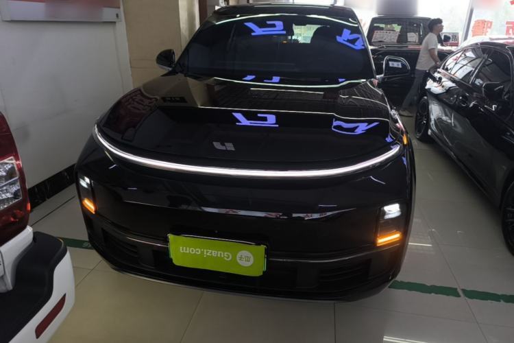 Li Auto L8 2023 — 2