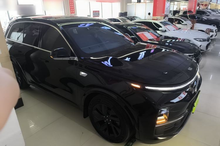 Li Auto L8 2023 — 3