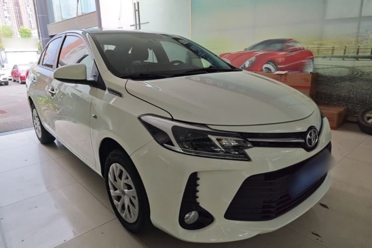 Toyota Yaris 2022 — фото 3