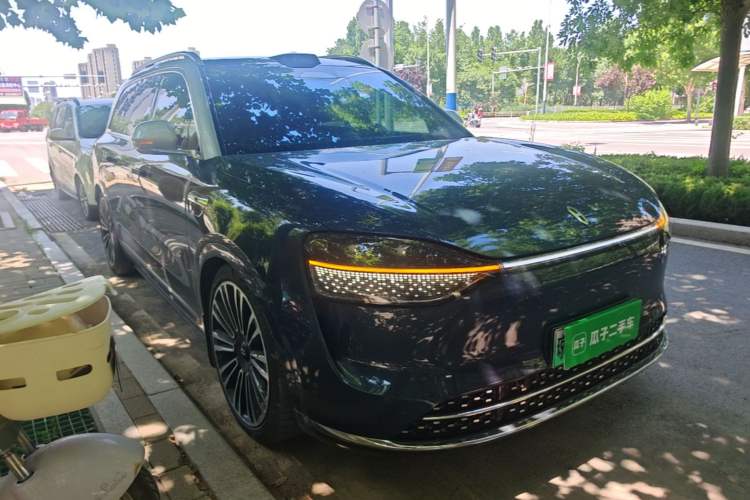 AITO M9 2024 — 3