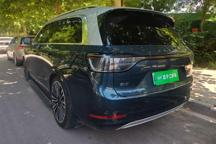 AITO M9 2024 — 4