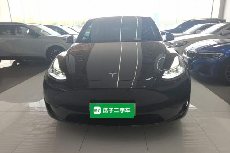 Tesla Model Y 2024 — 2