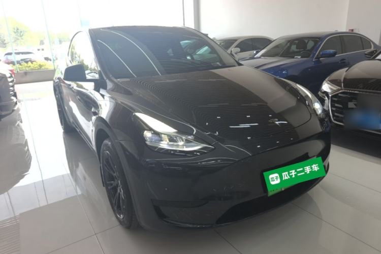 Tesla Model Y 2024 — 3