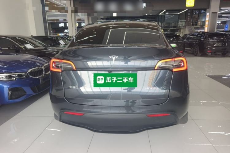 Tesla Model Y 2024 — 5