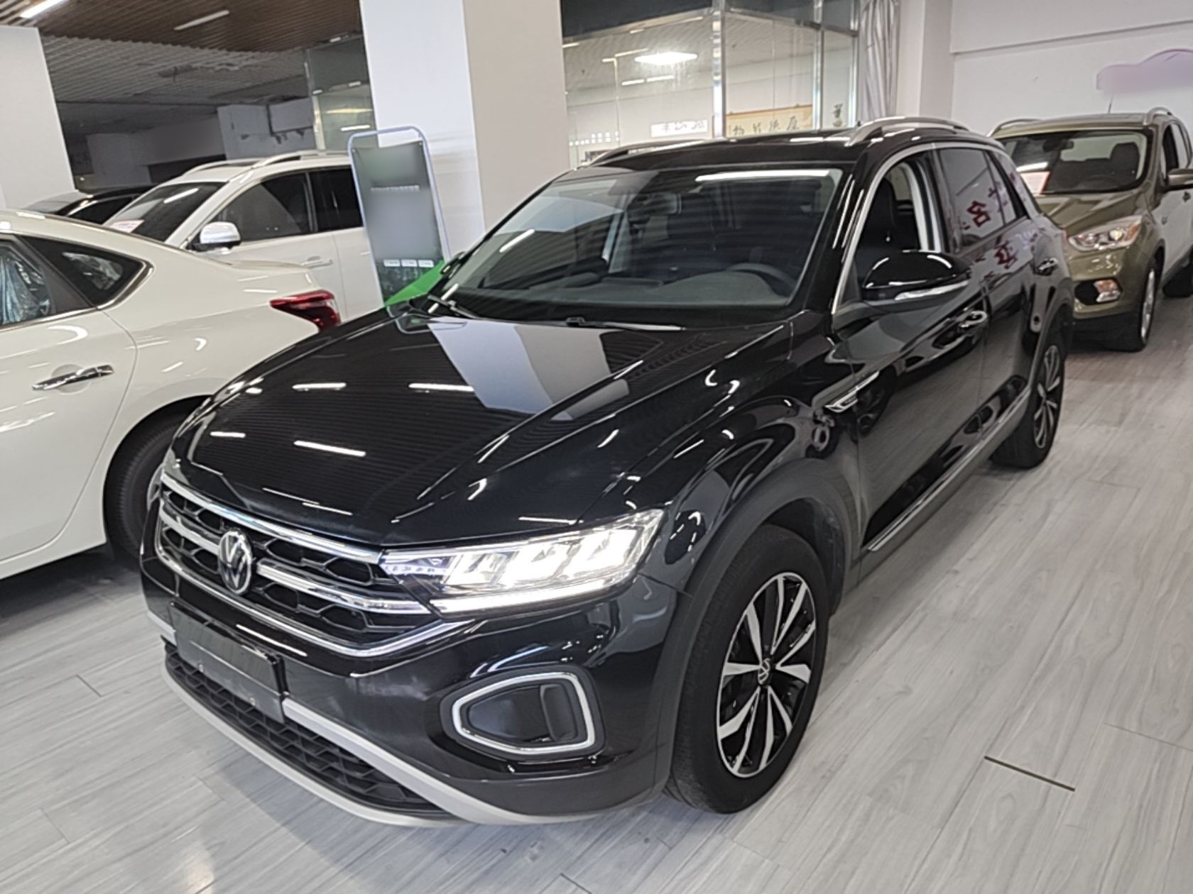 Volkswagen T-ROC 2023 — фото 1