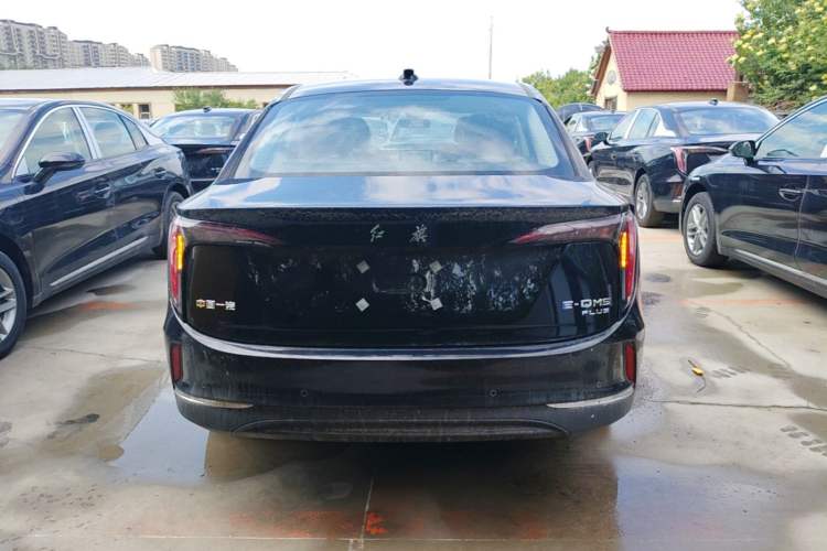 Hongqi E-QM5 2025 — 5