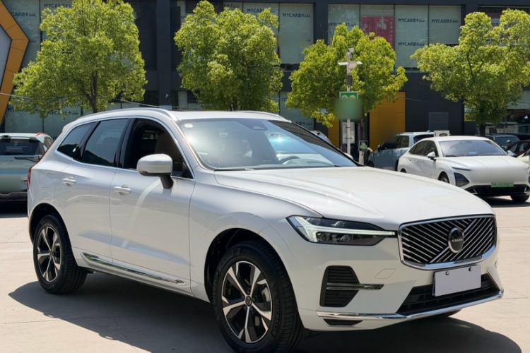 Volvo XC60 2026 — 3