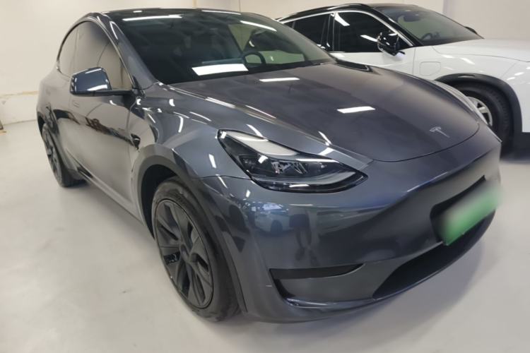 Tesla Model Y 2023 — 3