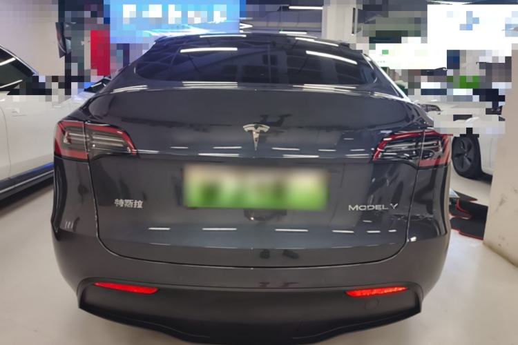 Tesla Model Y 2023 — 5
