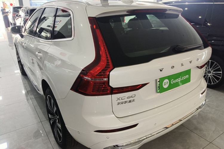 Volvo XC60 2022 — 4