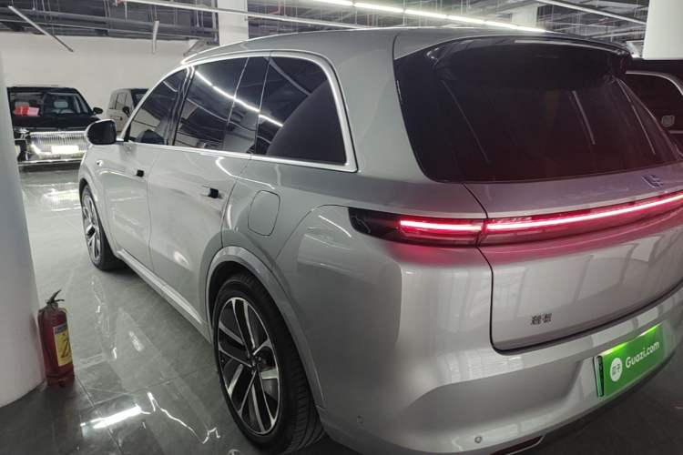 Li Auto L8 2023 — 4