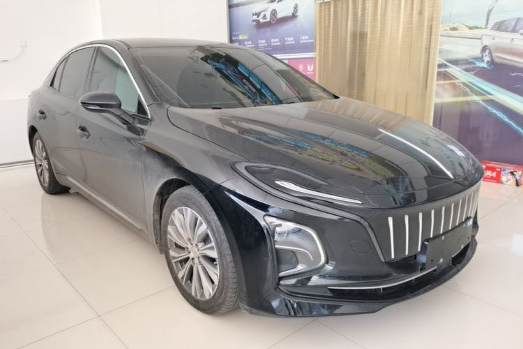 Hongqi E-QM5 2024 — 3