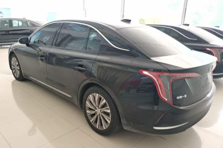Hongqi E-QM5 2024 — 4
