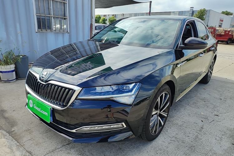 Skoda superb 2025 — фото 1