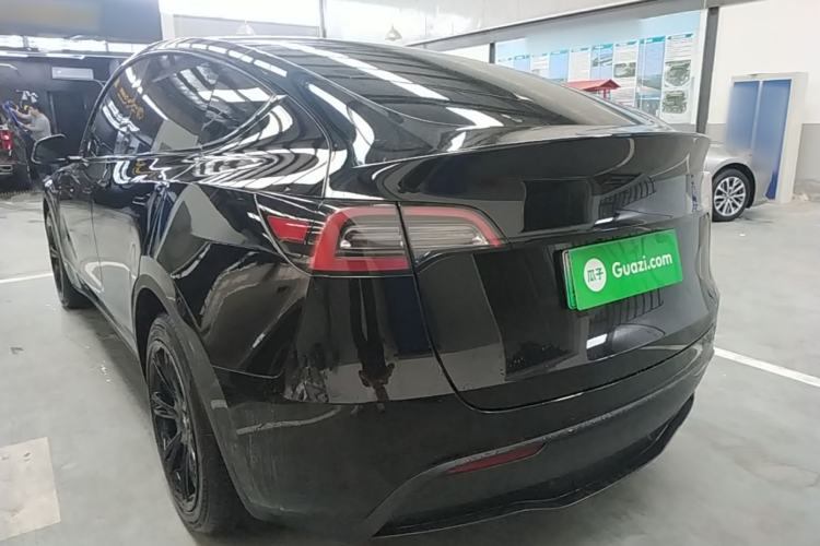 Tesla Model Y 2021 — 4